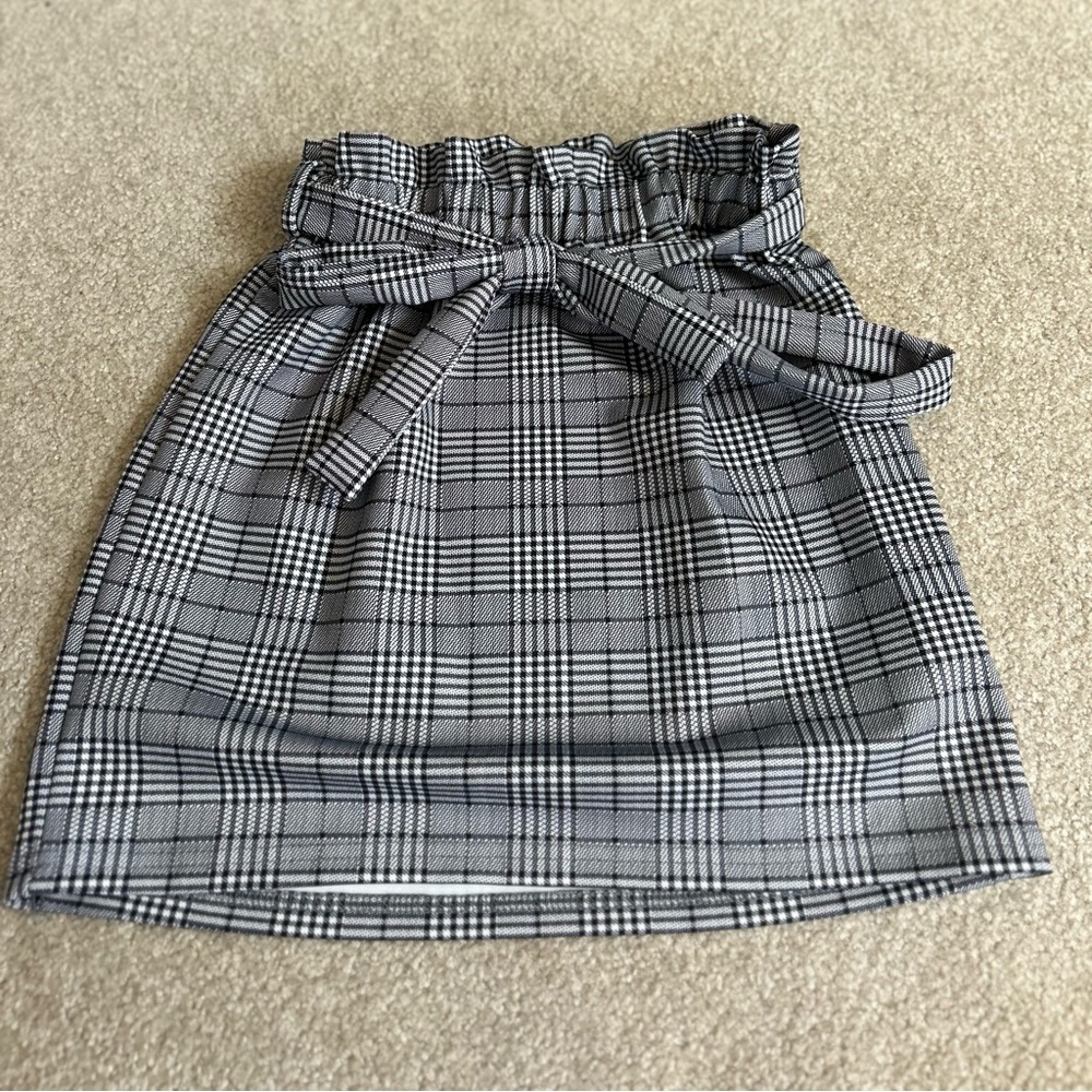 Plaid skirt with tie
